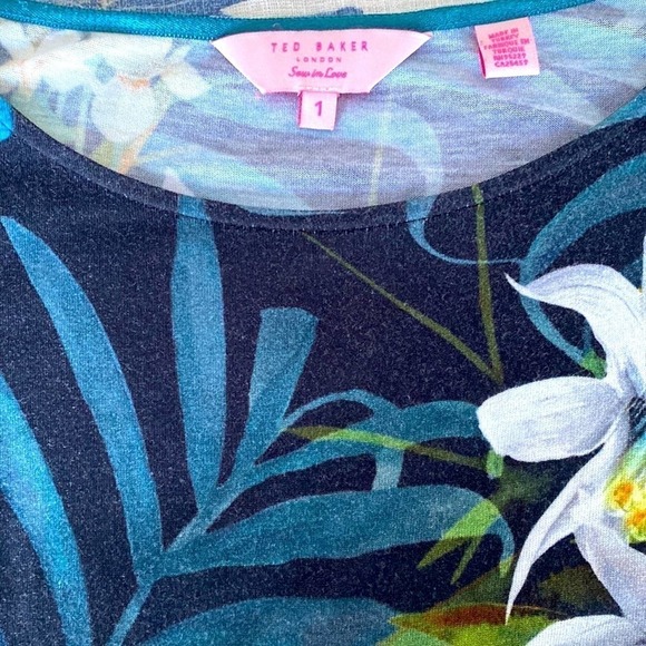 Ted Baker London gorgeous tropical print short sleeve top. Size 4
C - Picture 6 of 8
